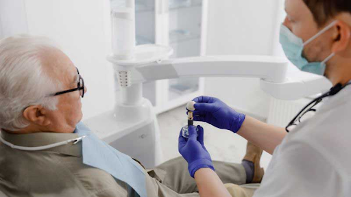 Recognize the early signs of Oral Health Problems in Seniors